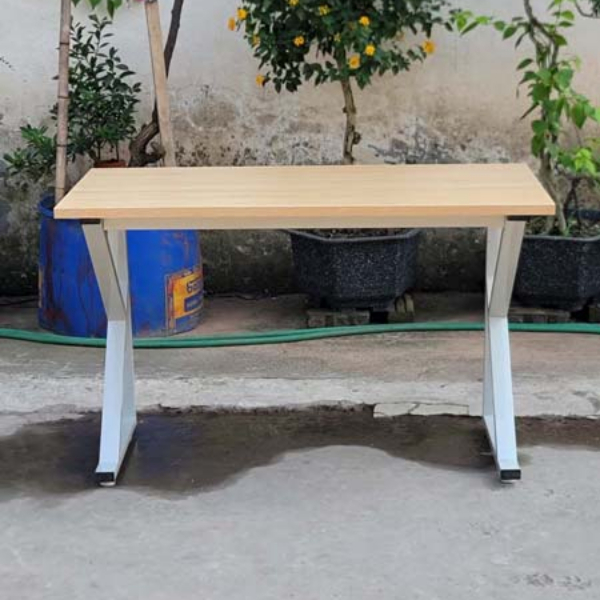 Bàn chân sắt chữ K, Rộng 1m, 1m2 cao 75cm,